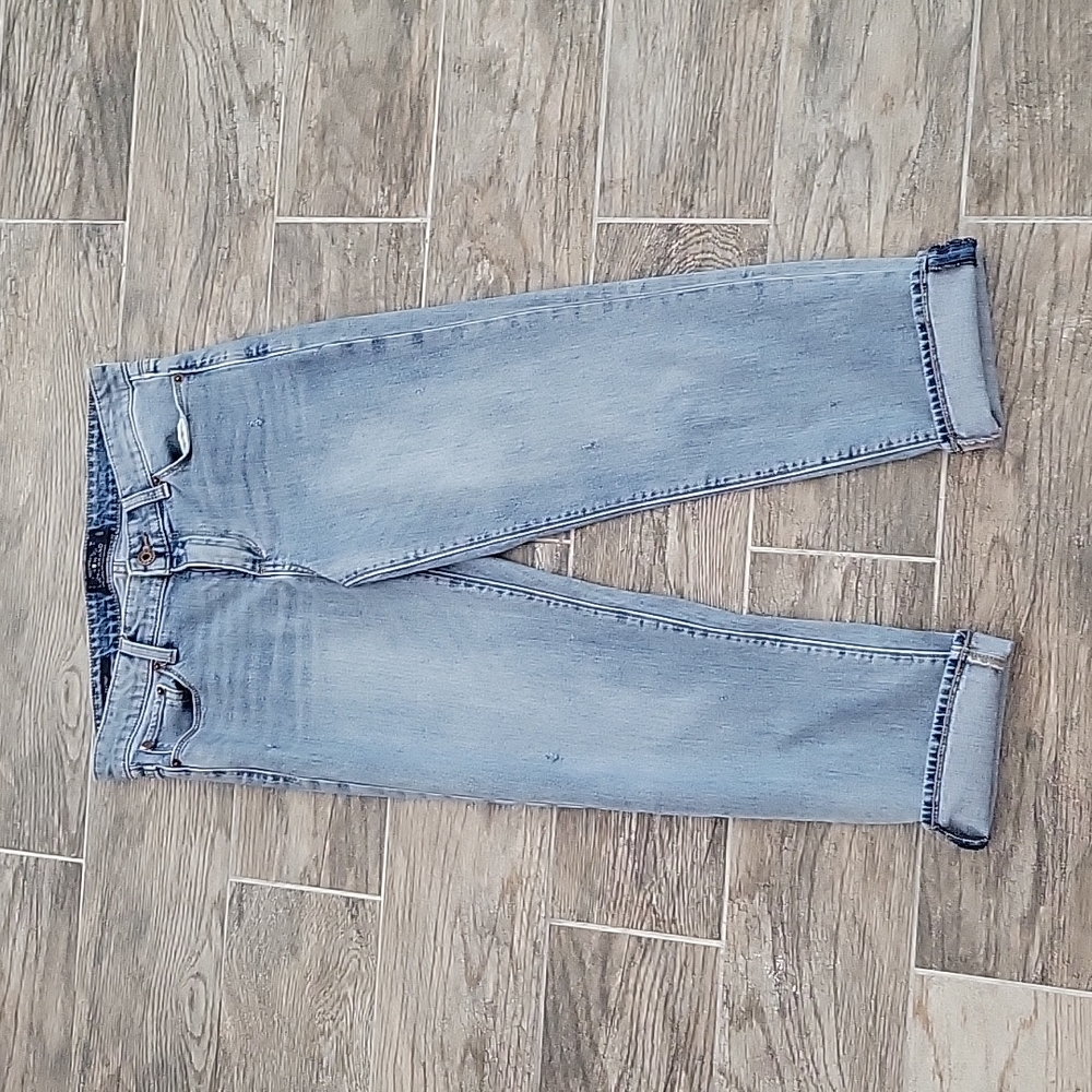 Lucky brand slightly distressed Capri size 8